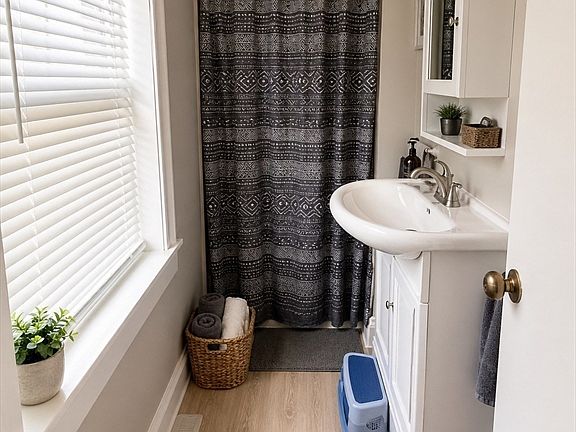 5th image of 45 Maple St
