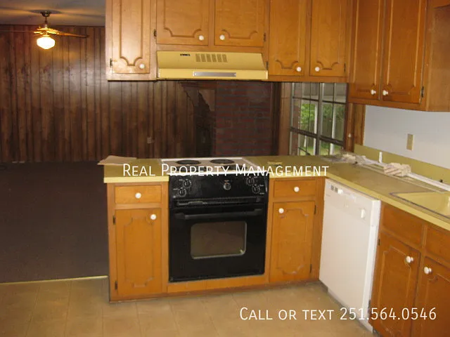 3 Bedroom 2 Bath Home off Overlook Rd — Photo 4