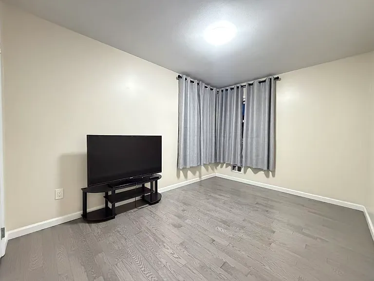 130 Levit Ave — Photo 10