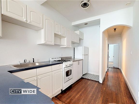 3rd image of 1405 2nd Ave #2