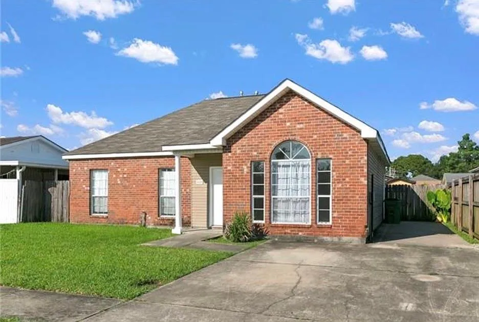 3 bed, 1200 sqft, $2,000 — Photo 1