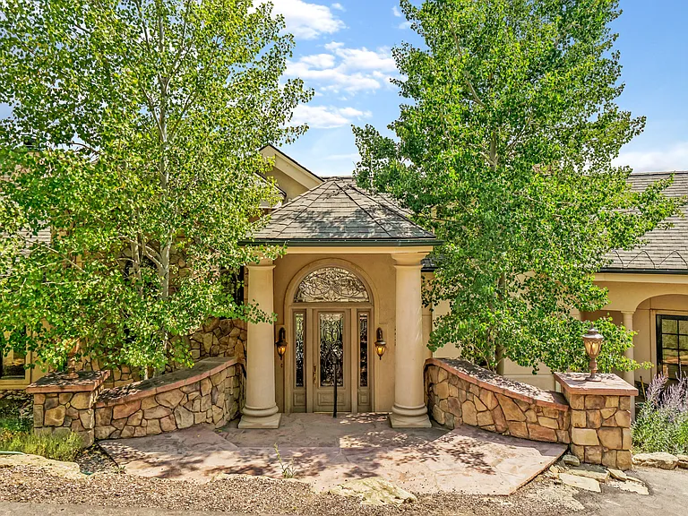 2438 Juniper Hill Dr — Photo 2
