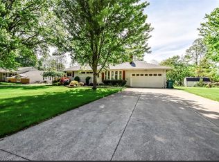 6680 Glenella Dr, Seven Hills, OH 44131
