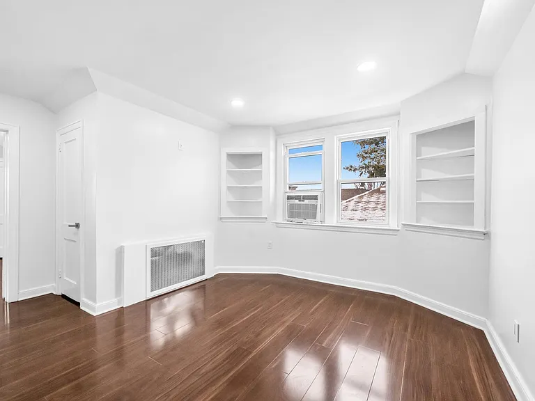 284 Macarthur Ave #2 — Photo 8