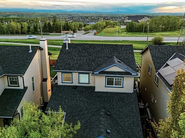 13 E Tuscany Ridge Mews NW, Calgary, AB T3L 3B7