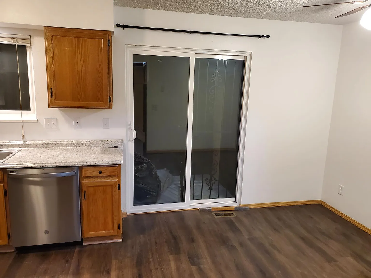 2 bed, 1.5 bath, 1080 sqft, $1,700 — Photo 2