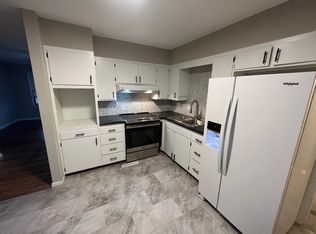 1747 SW Amhurst Rd, Topeka, KS 66604