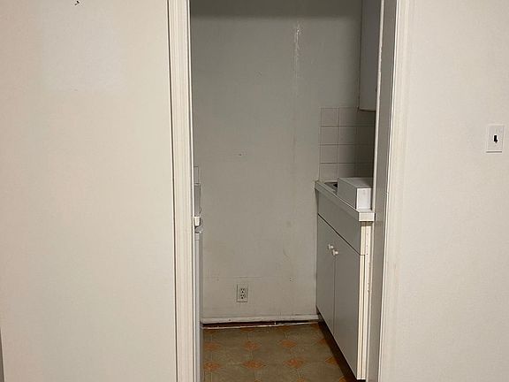 4th image of 2258 E 27th St