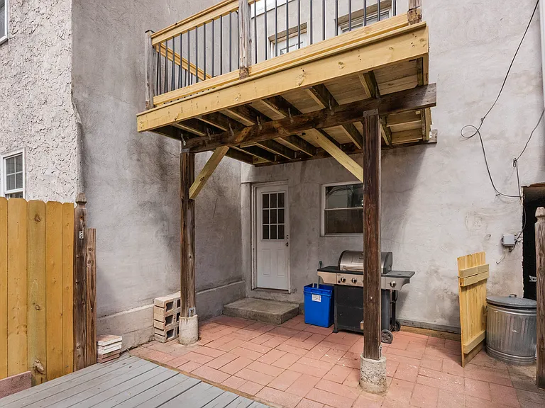 130 McClellan St — Photo 16