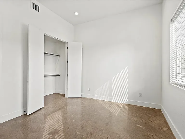 2120 Lovedale Ave #101 — Photo 17