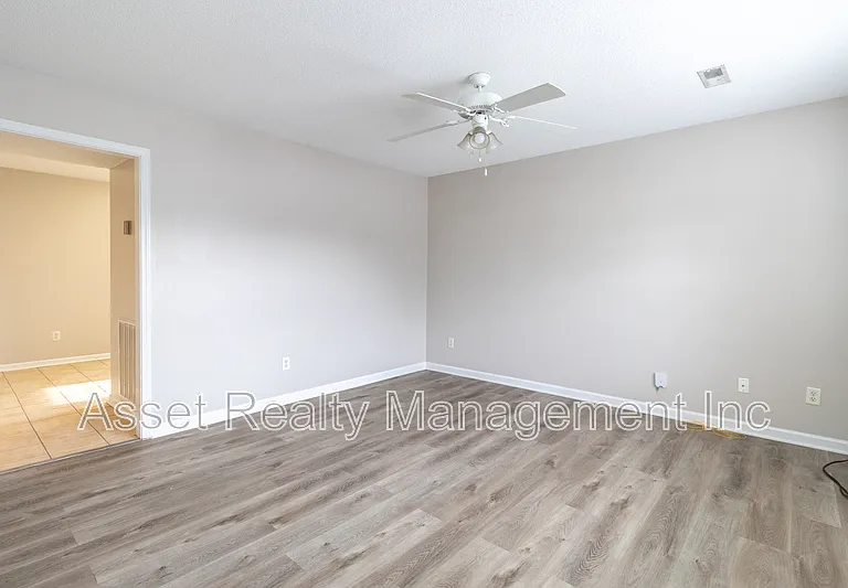 836 Duchess Way — Photo 2