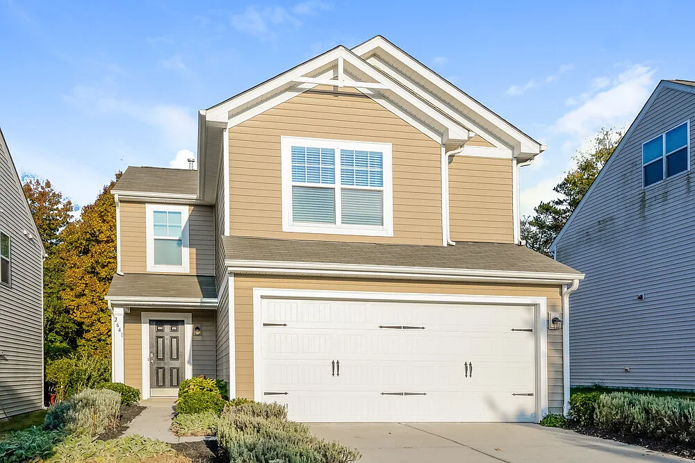 3 bed, 2.0 bath, 1577 sqft, $2,205 — Photo 1