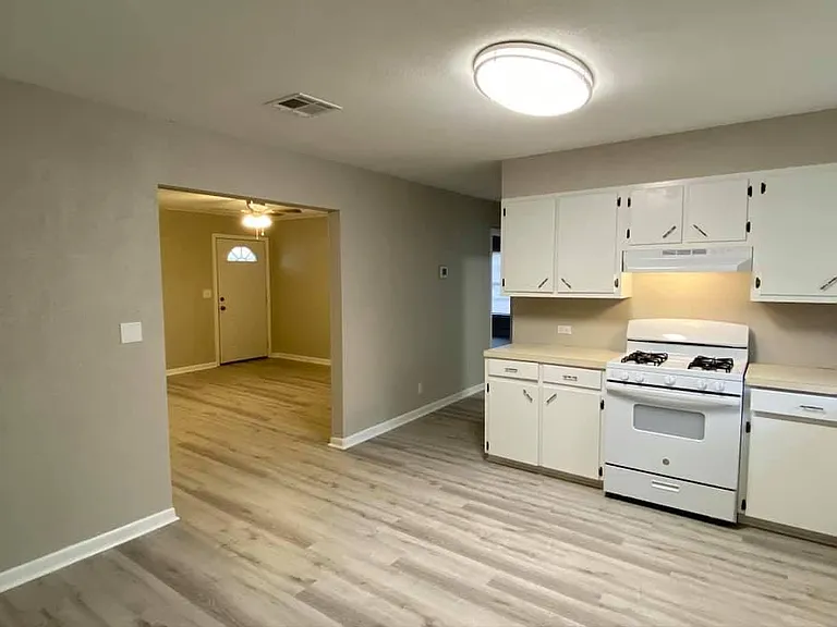 505 N Carroll St — Photo 4