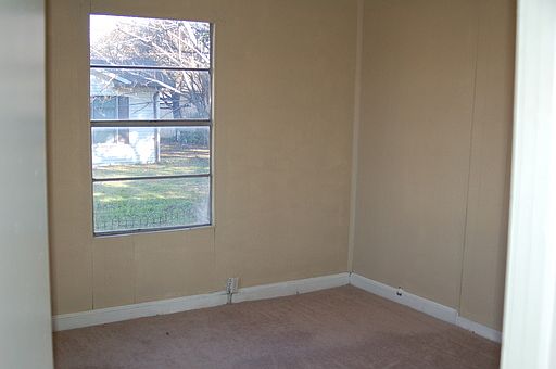 4th image of 604 Nellie St