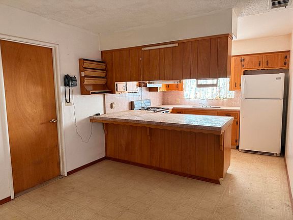3rd image of 2263 E Cleo Avenue