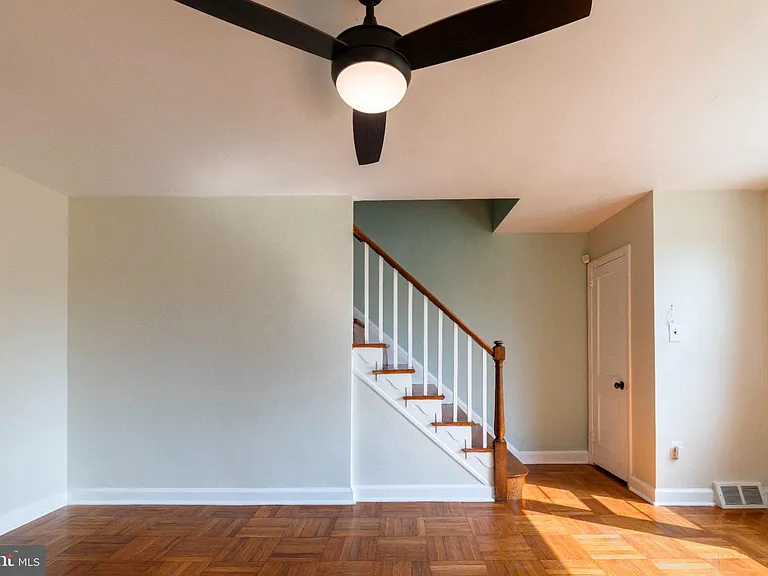 526 Michell St — Photo 4