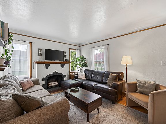 5th image of 2660 Hamline Ave N
