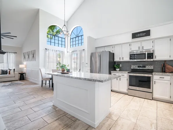 5825 E FOUNTAIN Street, Mesa, AZ 85205