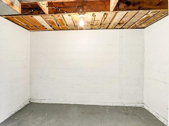 3rd image of 2402 Van Buren St