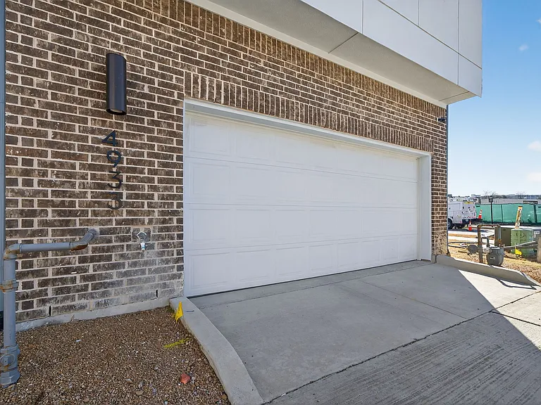 4933 Broadway Dr — Photo 29
