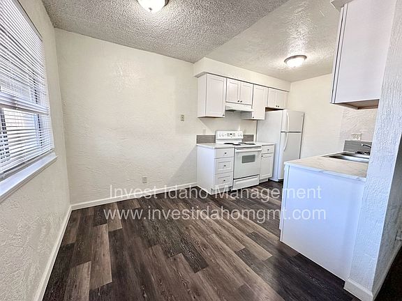 5th image of 222 S Jackson St #G