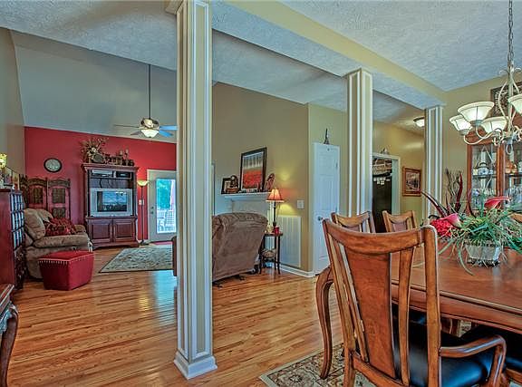 3rd image of 1628 Woodhaven Ct