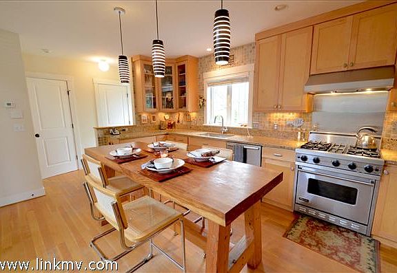Viking Stove & gorgeous granite counters!