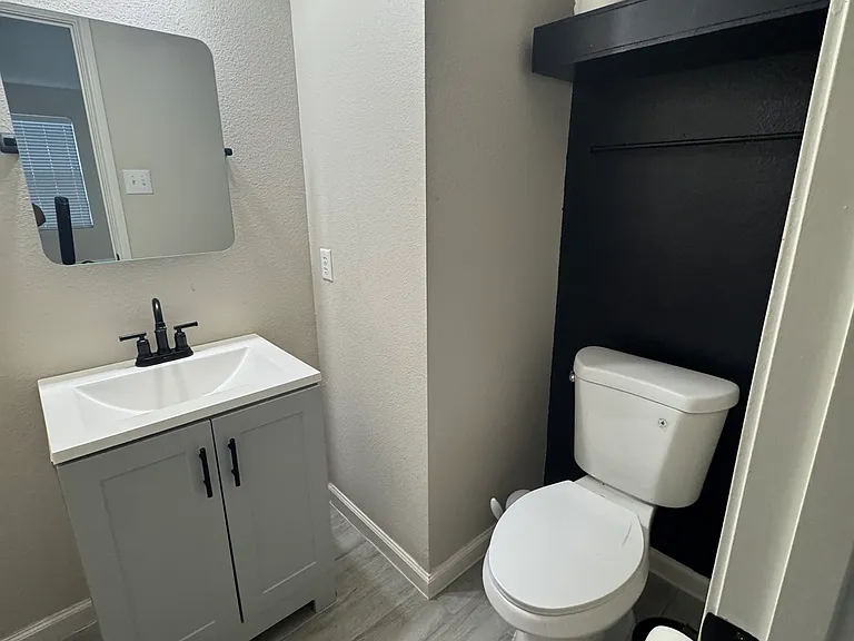 12818 Capri — Photo 2