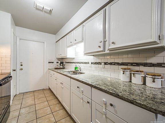 5th image of 219 W LIGUSTRUM DR