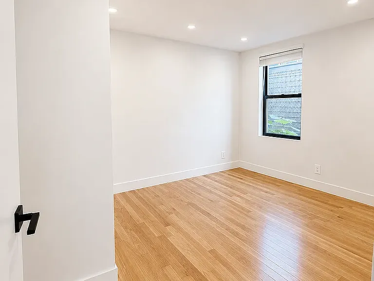 407 Graham Ave #1 — Photo 2