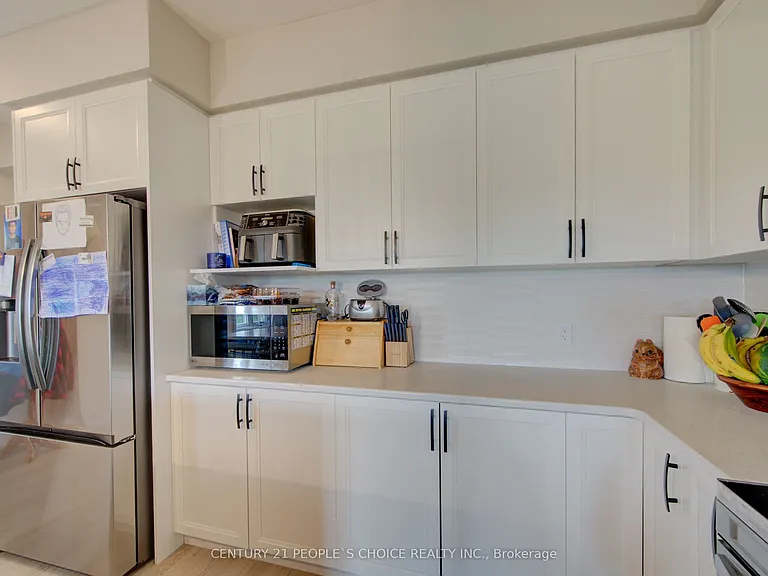 377 Bradshaw Dr — Photo 9