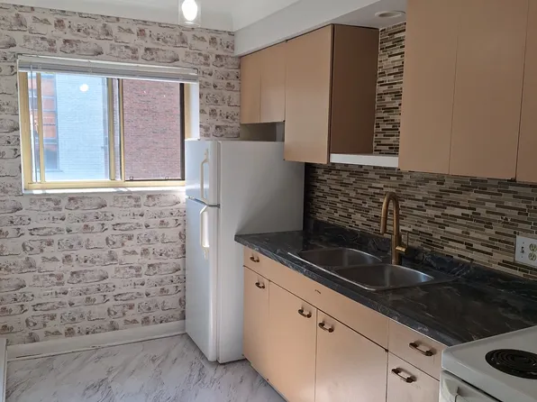 2038 Prospect St, Burlington, ON L7R 1Y9