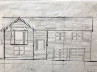 20 Linden Ln, Shirley, NY 11967