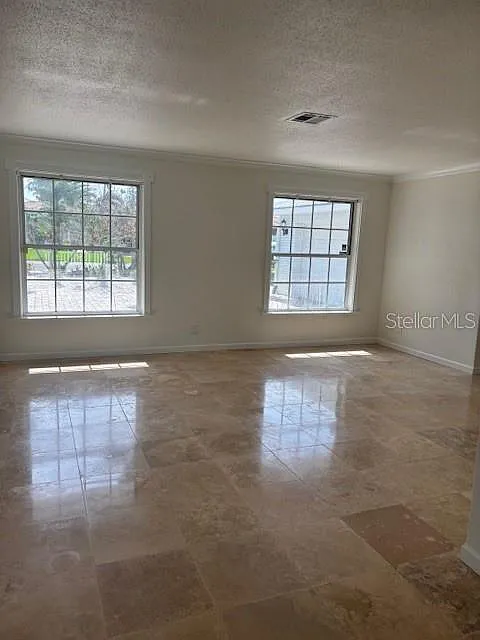 4 bed, 3.0 bath, 2380 sqft, $6,000 — Photo 4