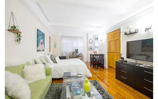 Rented by Douglas Elliman | media 14
