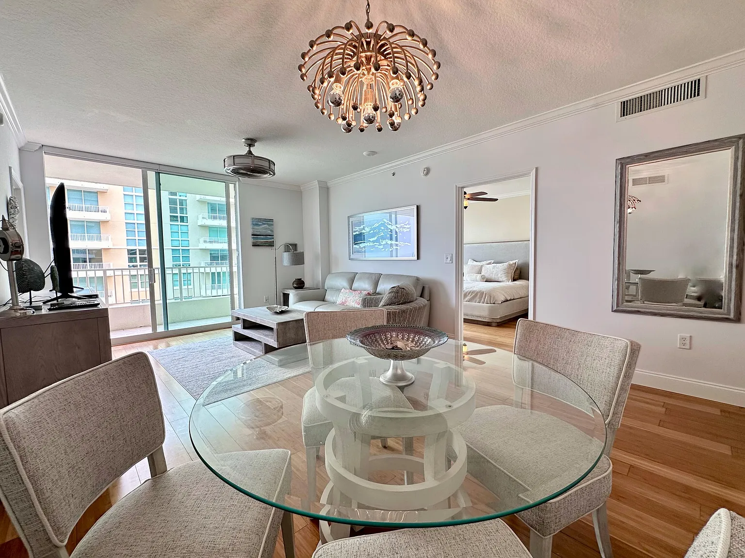2 bed, 2.0 bath, 1130 sqft, $4,000 — Photo 3