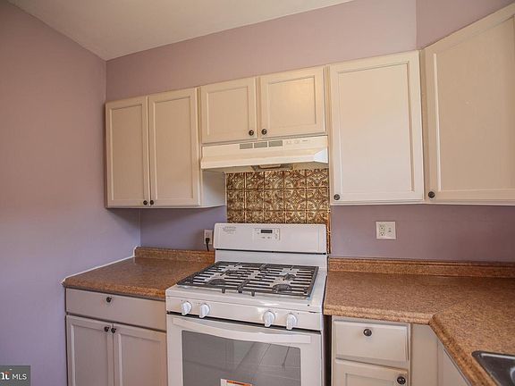 3rd image of 1705 Addison Rd S