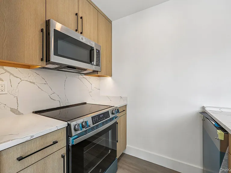 325 Manville #201 — Photo 8