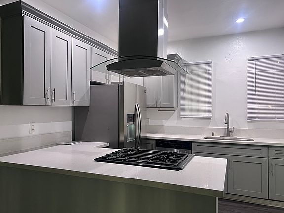 2nd image of 114 Roswell Ave APT 2