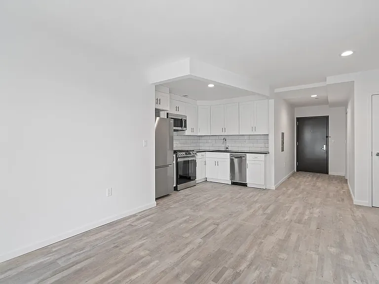 39-04 29th St #2C — Photo 3
