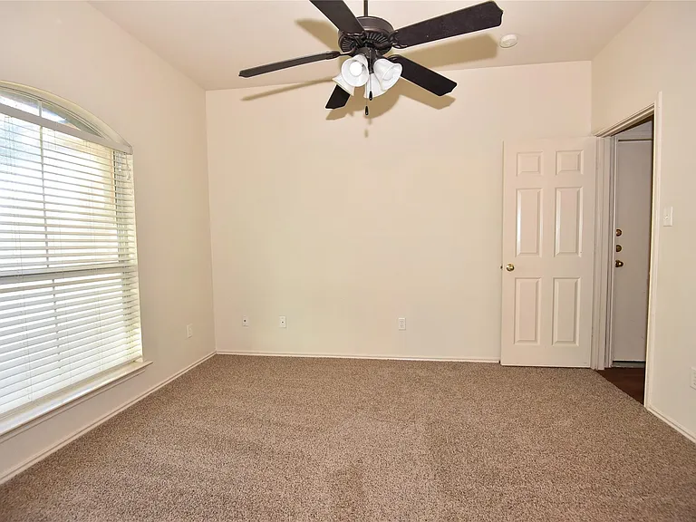 3305 Stonewall Dr — Photo 11