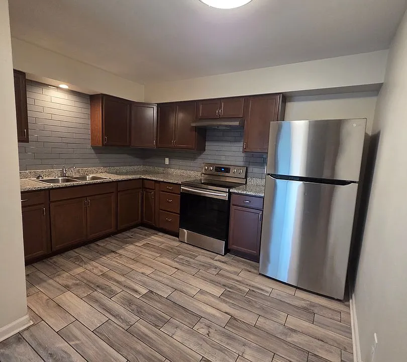 196 Flintridge Dr