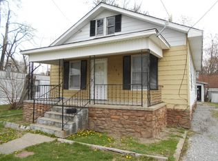 609 S Mill St, Flora, IL 62839