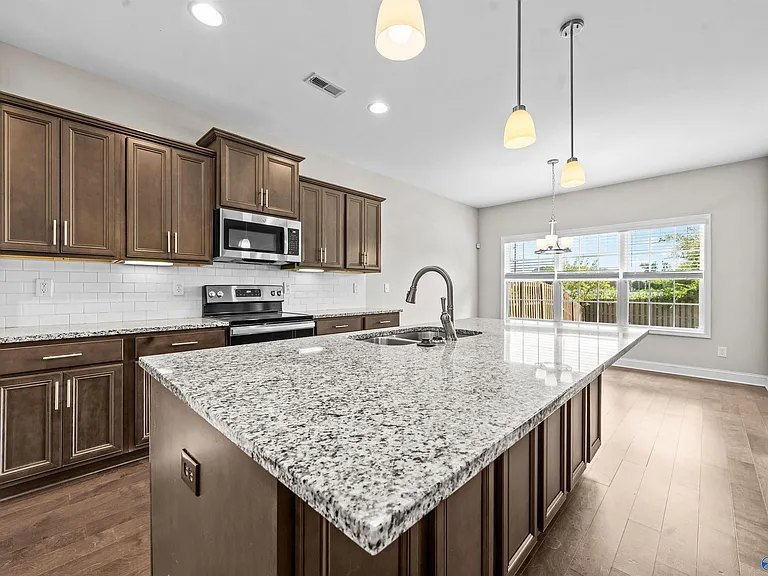 104 Erskin Parcus Dr — Photo 11