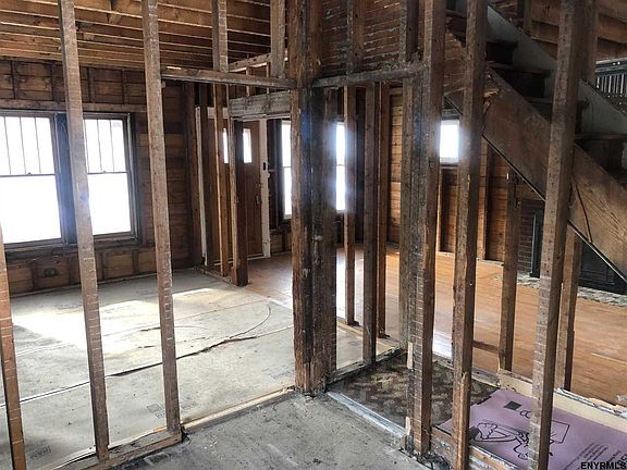 5th image of 12 Grace Ct