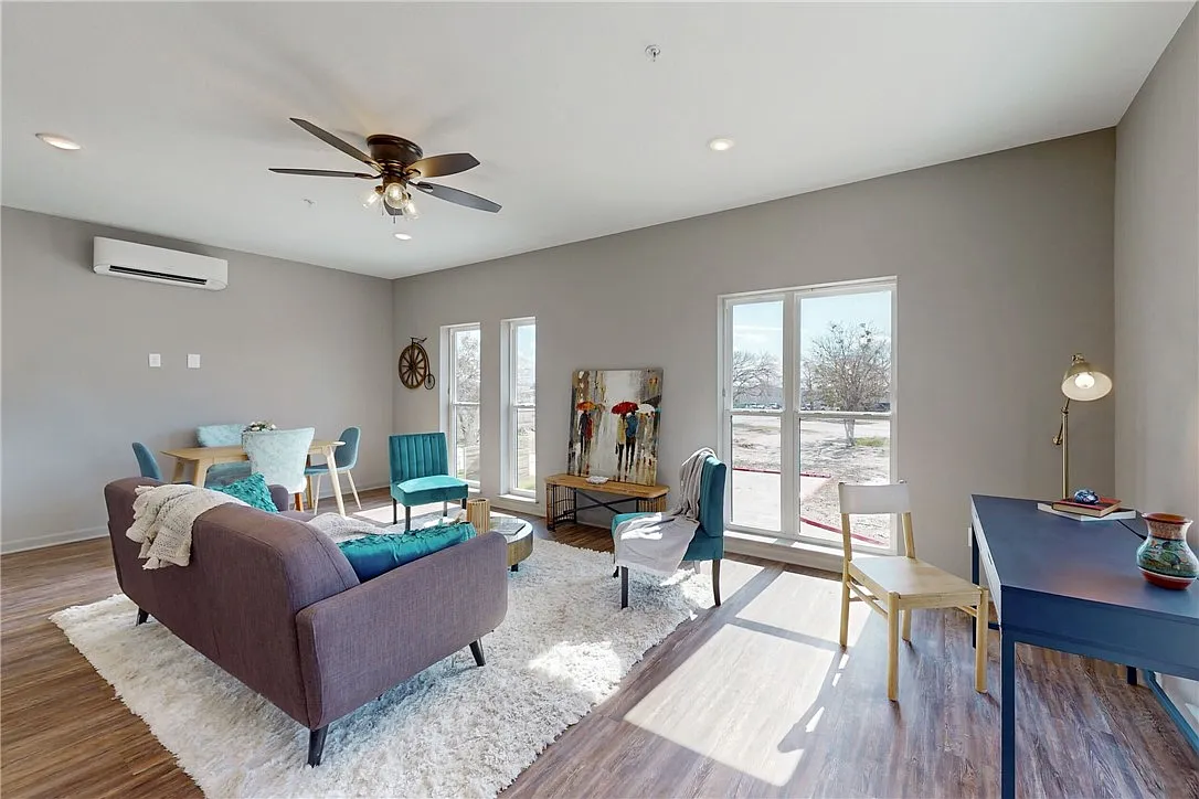 1 bed, 775 sqft, $1,400 — Photo 3