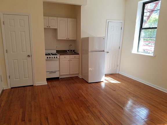 5th image of 1113 1st Ave #1C