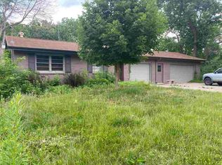 2 Ridgewood Ln, Iowa City, IA 52245