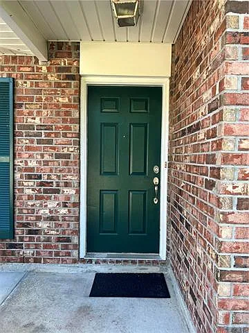 4 bed, 2.0 bath, 2205 sqft, $2,500 — Photo 3