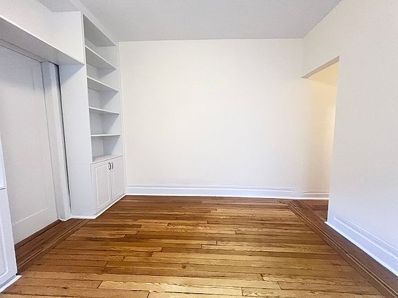 3rd image of 119 Washington Pl APT 2